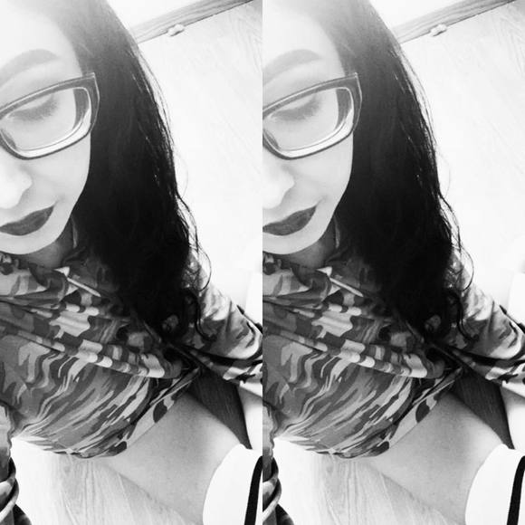 Meet your Posher, J'lyn - Picture 1 of 1